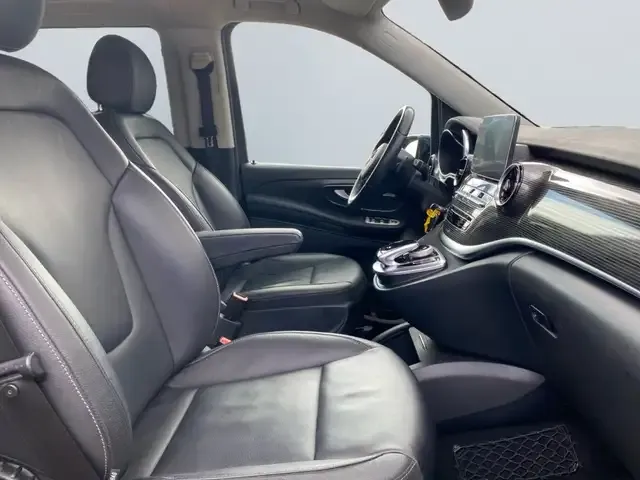 Mercedes-Benz V 220
