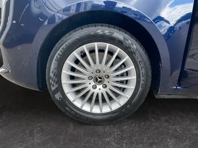 Mercedes-Benz V 220