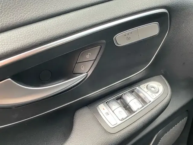 Mercedes-Benz V 220