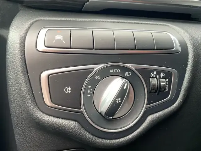 Mercedes-Benz V 220