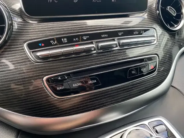 Mercedes-Benz V 220