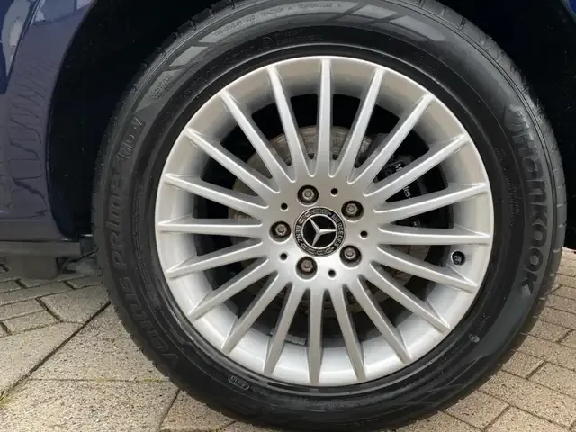 Mercedes-Benz V 220