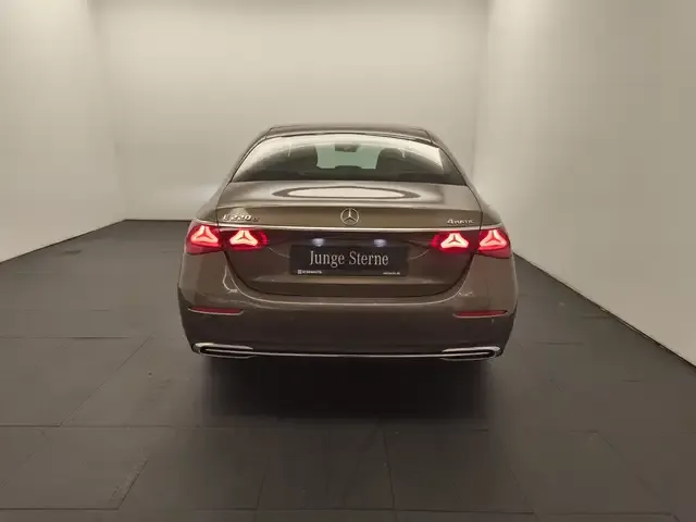 Mercedes-Benz E 220