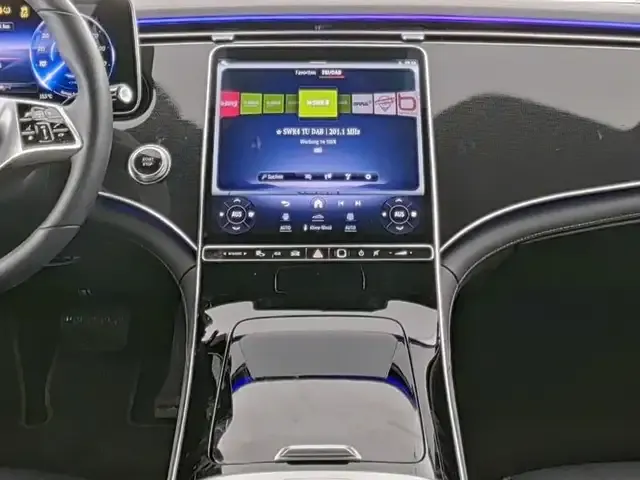 Mercedes-Benz EQE 300