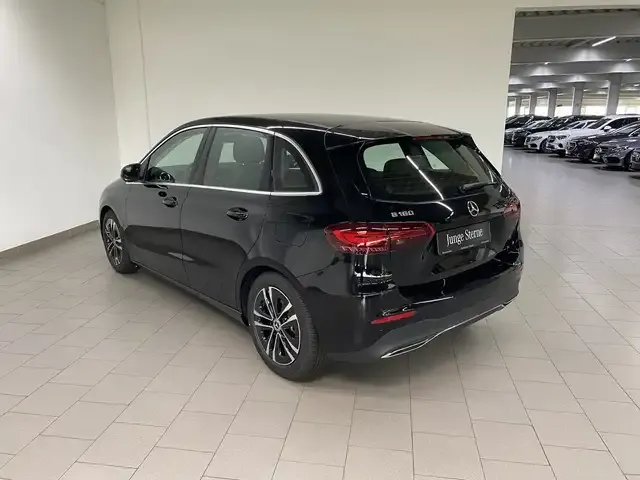 Mercedes-Benz B 180