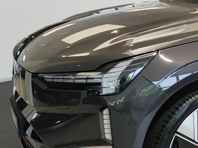 Volvo EX90