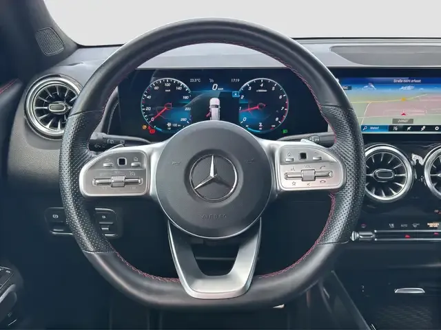 Mercedes-Benz GLB 200
