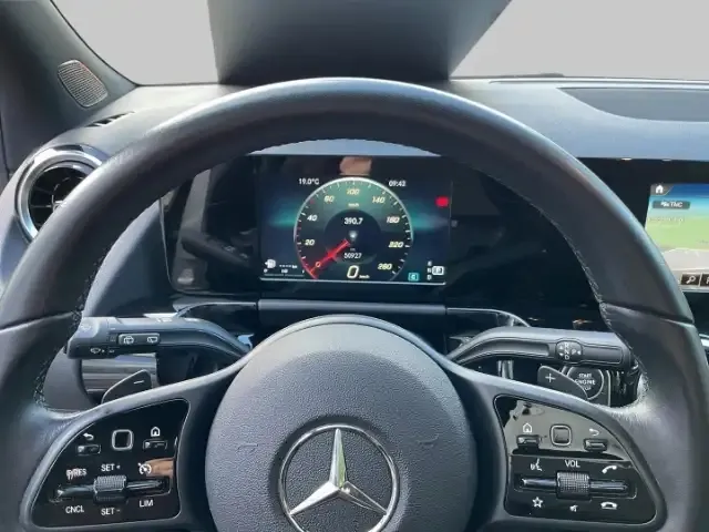 Mercedes-Benz B 180