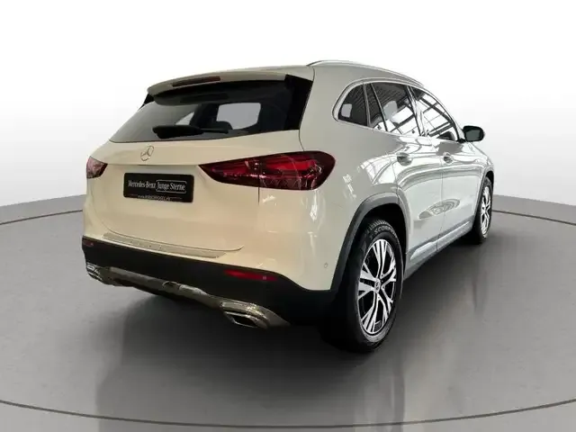 Mercedes-Benz GLA 180