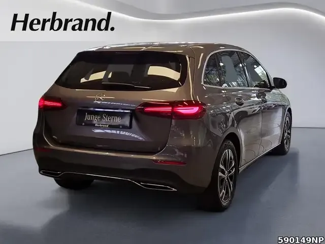 Mercedes-Benz B 180