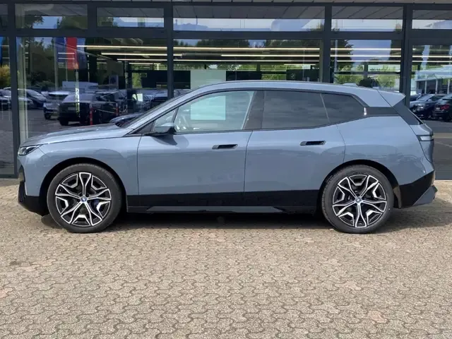 BMW iX