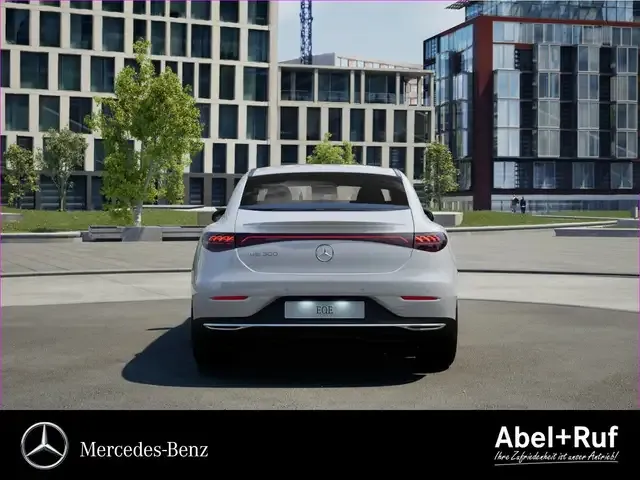 Mercedes-Benz EQE 300