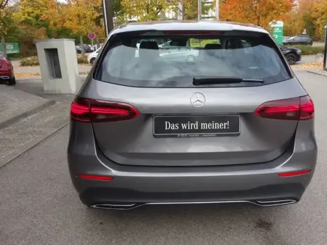 Mercedes-Benz B 200