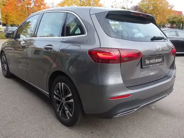 Mercedes-Benz B 200
