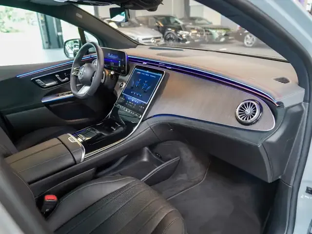 Mercedes-Benz EQE 300