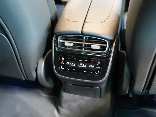 Mercedes-Benz EQE 300