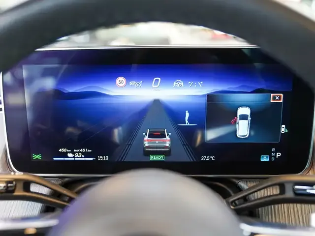 Mercedes-Benz EQE 300