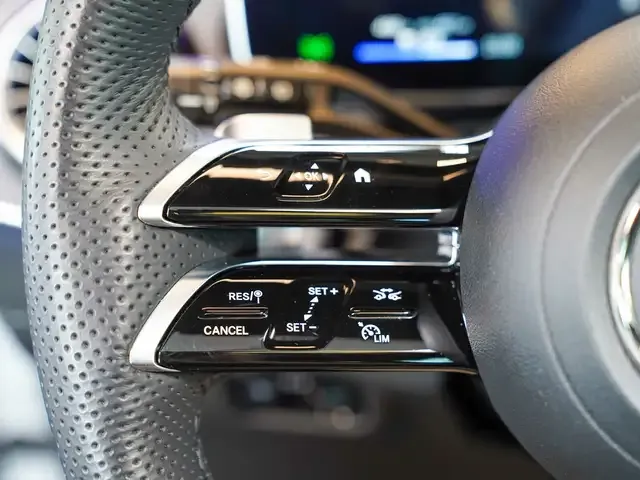 Mercedes-Benz EQE 300
