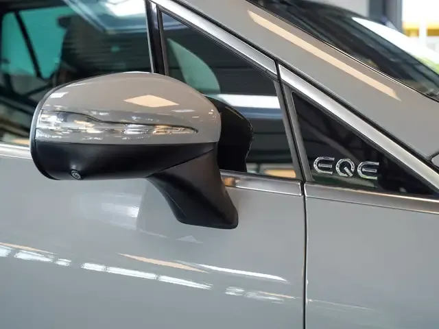 Mercedes-Benz EQE 300