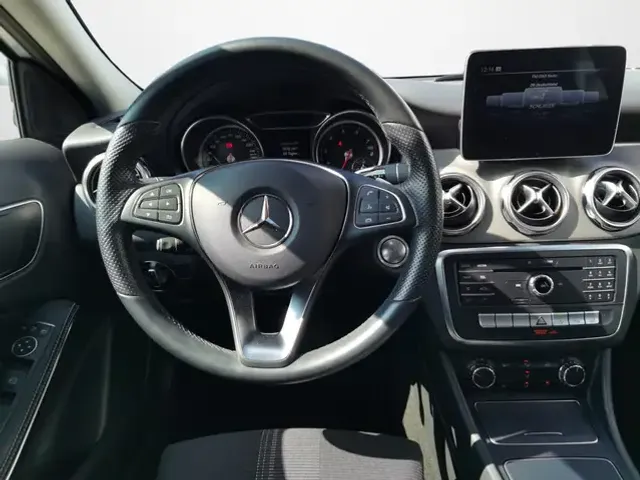 Mercedes-Benz GLA 180