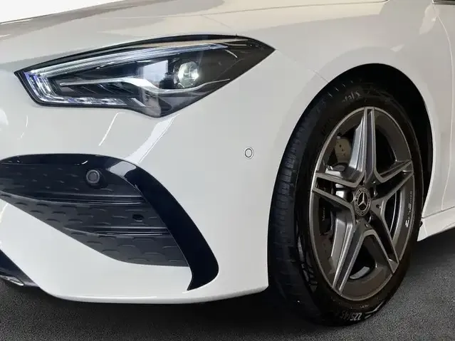Mercedes-Benz CLA 200