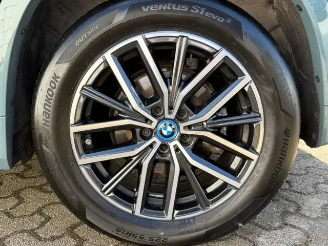 BMW iX1
