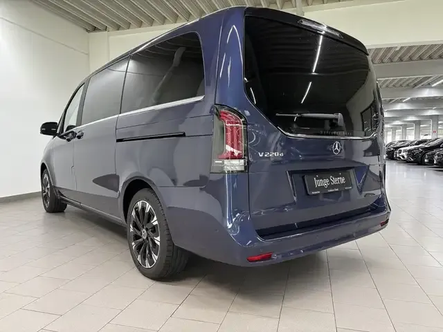 Mercedes-Benz V 220