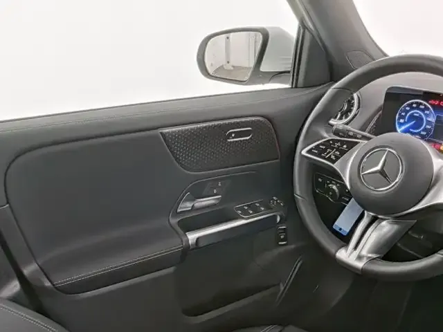 Mercedes-Benz EQB 300