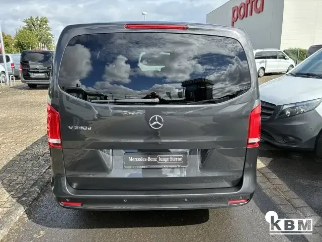 Mercedes-Benz V 250