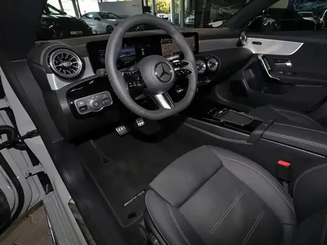 Mercedes-Benz CLA 200