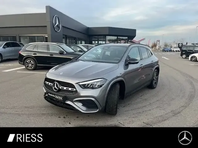 Mercedes-Benz GLA 200