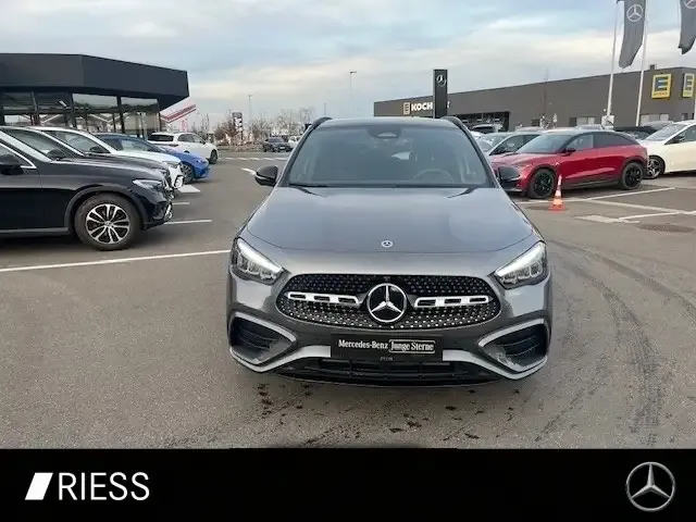 Mercedes-Benz GLA 200