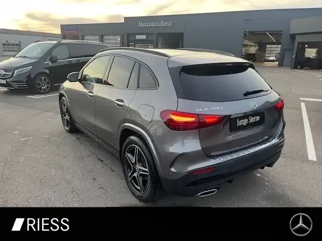 Mercedes-Benz GLA 200