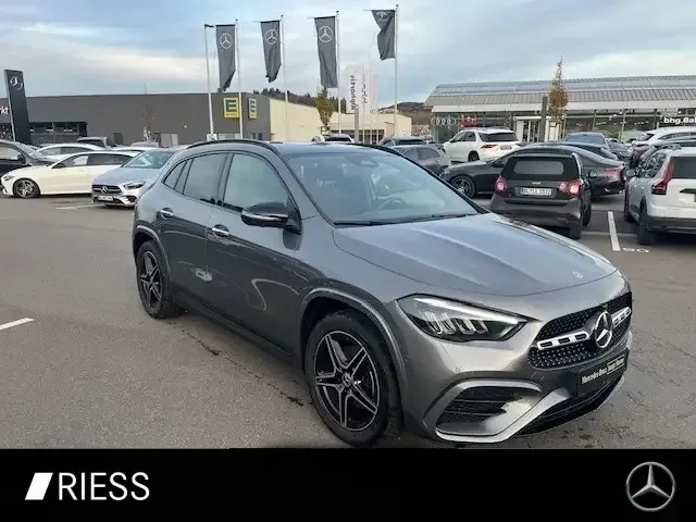 Mercedes-Benz GLA 200