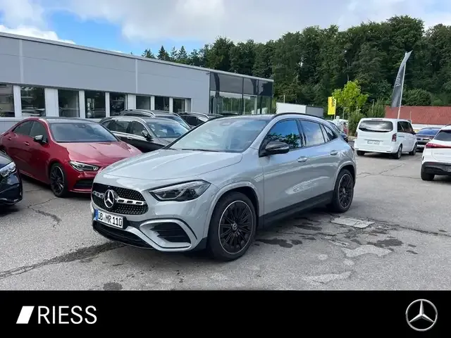 Mercedes-Benz GLA 200