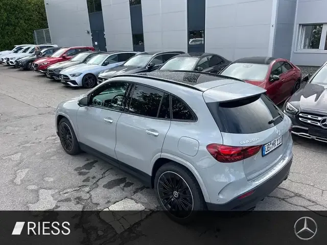 Mercedes-Benz GLA 200