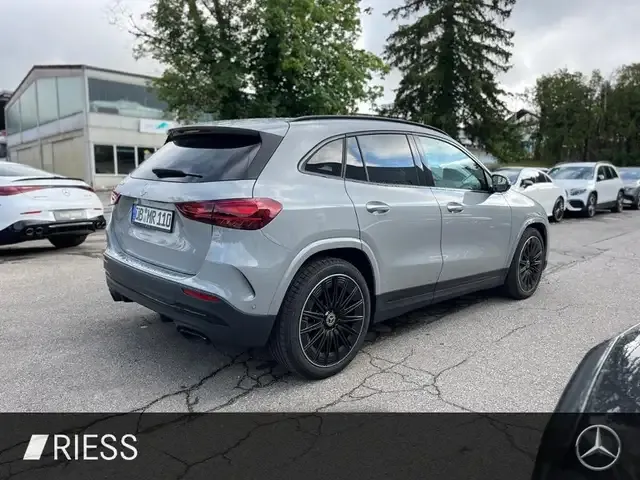 Mercedes-Benz GLA 200
