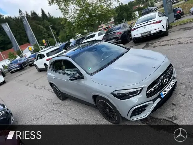 Mercedes-Benz GLA 200