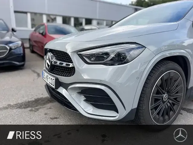 Mercedes-Benz GLA 200