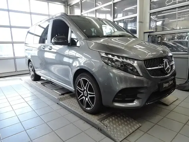 Mercedes-Benz V 250