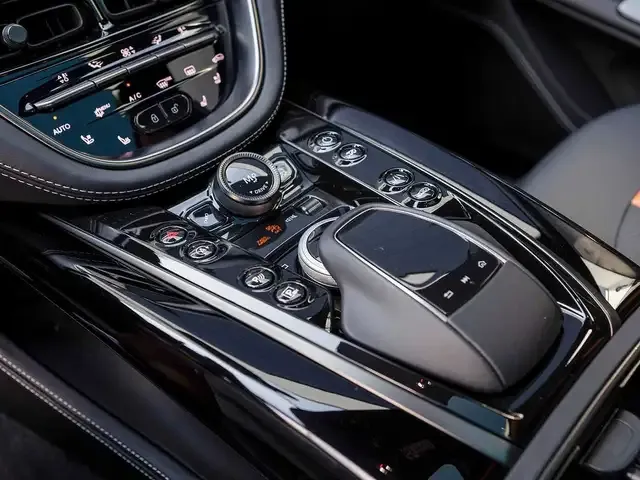 Aston Martin DBX
