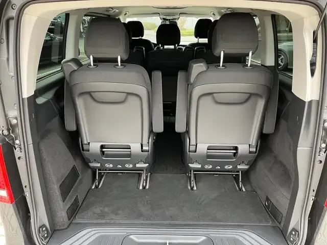 Mercedes-Benz V 220