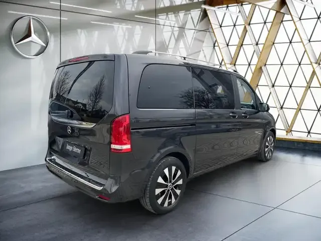 Mercedes-Benz V 220