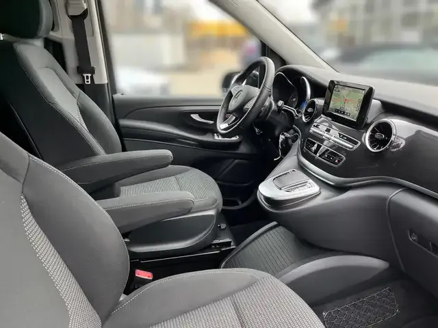 Mercedes-Benz V 220