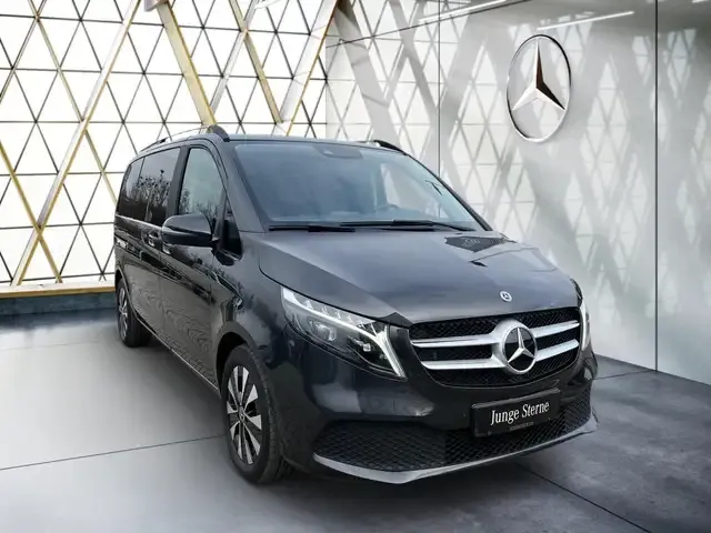 Mercedes-Benz V 220