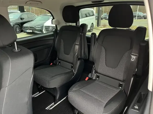 Mercedes-Benz V 220