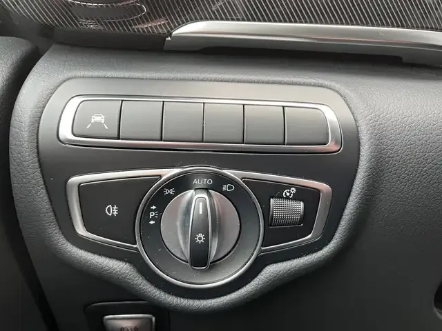 Mercedes-Benz V 220