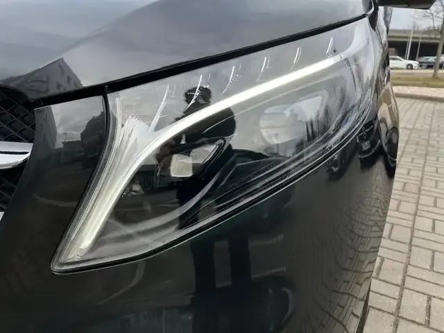 Mercedes-Benz V 220