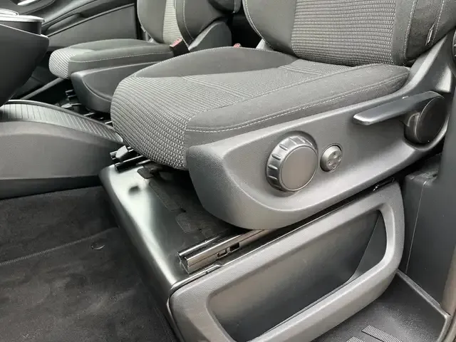 Mercedes-Benz V 220
