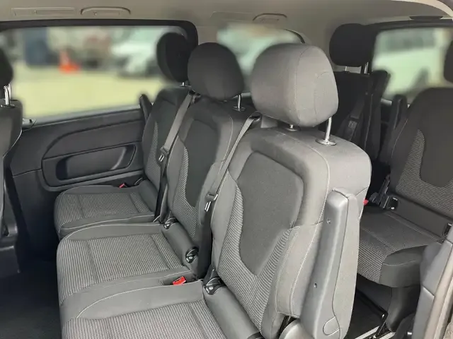 Mercedes-Benz V 220